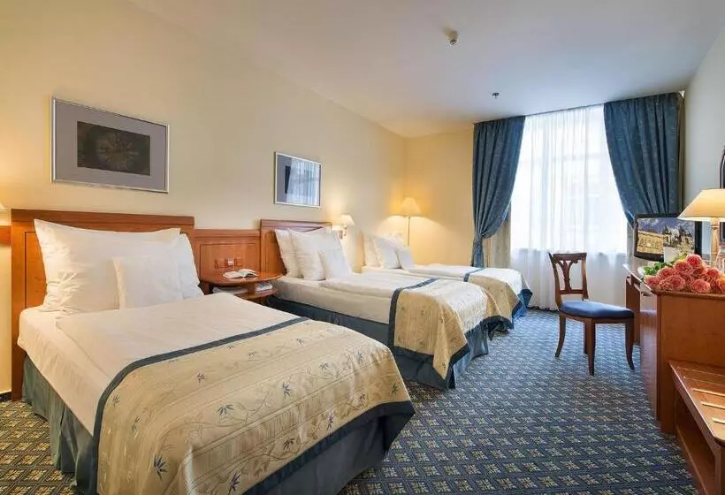 اتاق استاندارد سه نفره, Ramada Prague City Centre