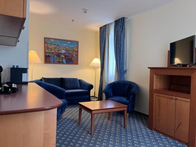 带露台的小型套房, Ramada Prague City Centre