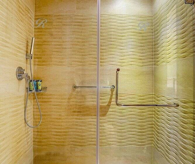 2 Bedroom Deluxe Suite