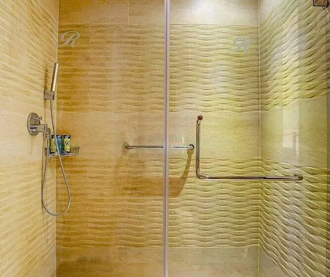 2 Bedroom Deluxe Suite