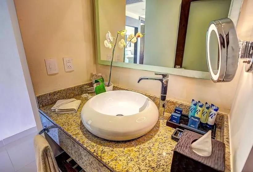 اتاق لوکس با چشم‌انداز دریا, Royalton Punta Cana, An Autograph Collection Allinclusive Resort & Casino