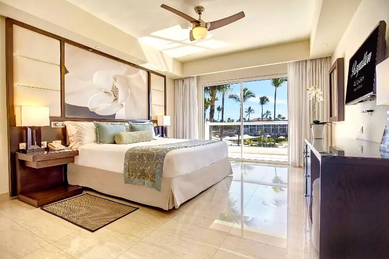 Suite with Hot Tub