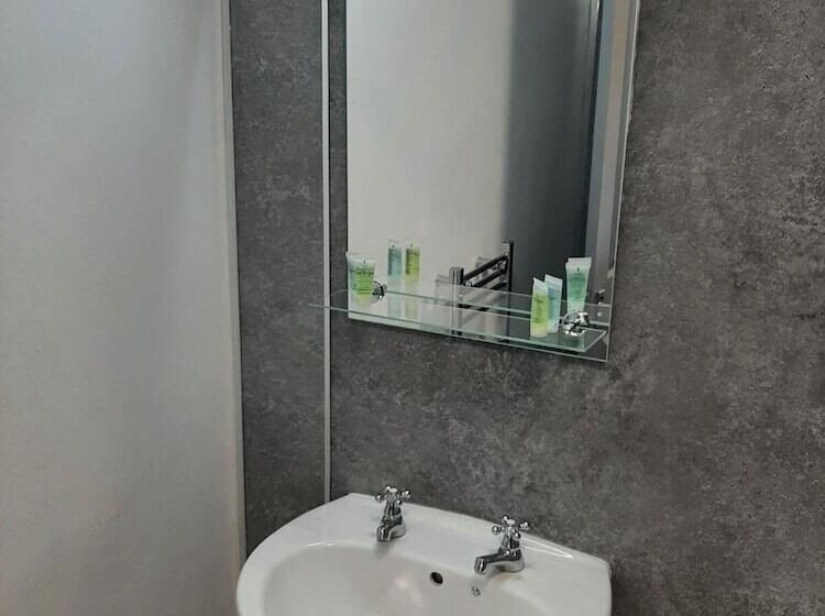 高级大房间, The Well Inn