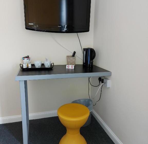 家庭间, The Well Inn