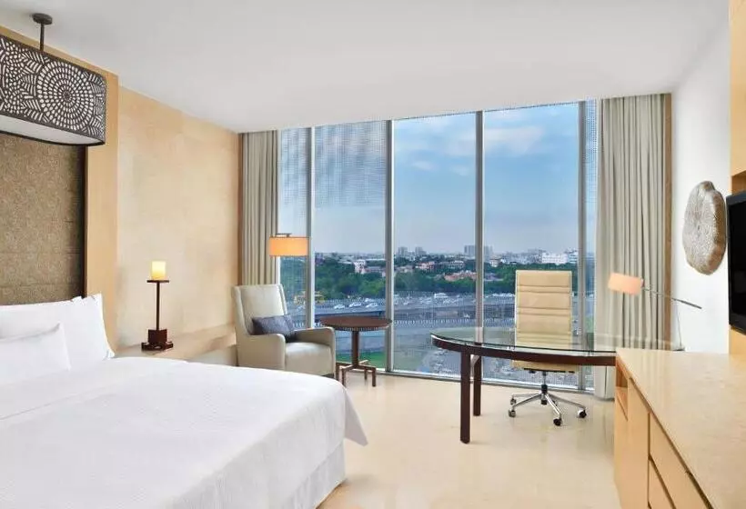キングサイズベッド、シティビューデラックスルーム, The Westin Gurgaon, New Delhi