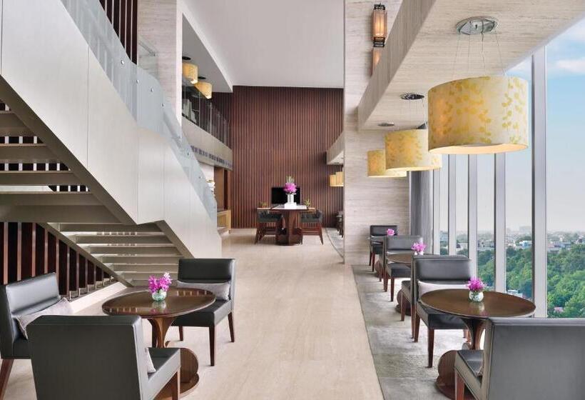 带大床的俱乐部房间, The Westin Gurgaon, New Delhi