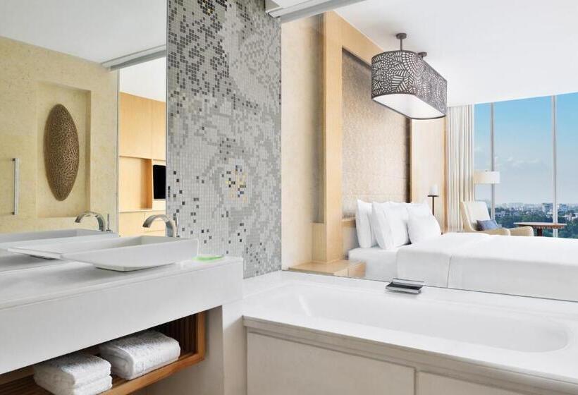 带泳池景观的优质房间, The Westin Gurgaon, New Delhi