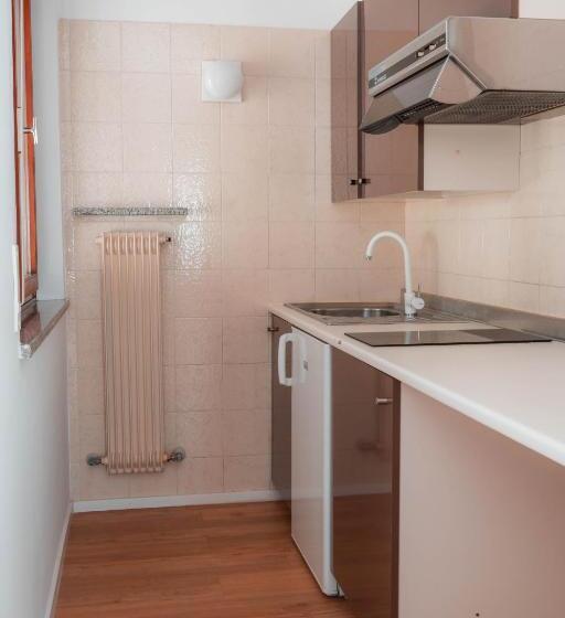 סטודיו קלאסי, Torbole Apart