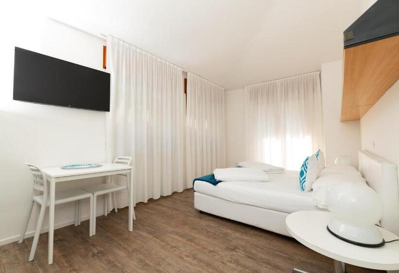 סטודיו קלאסי, Torbole Apart