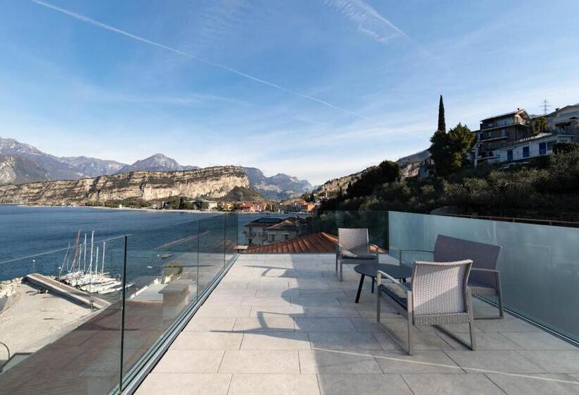 1 Bedroom Apartment Lake View, Torbole Apart