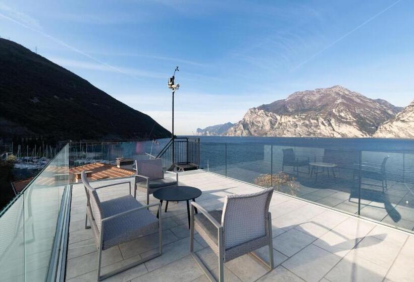 1 Bedroom Apartment Lake View, Torbole Apart