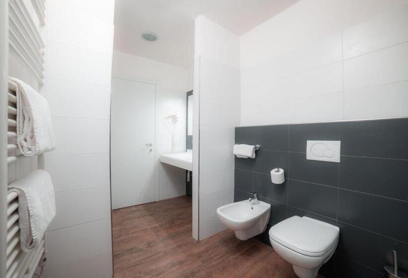 1 Bedroom Apartment Lake View, Torbole Apart