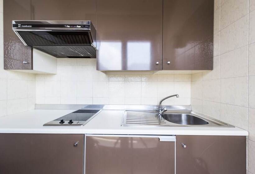 סטודיו קלאסי, Torbole Apart