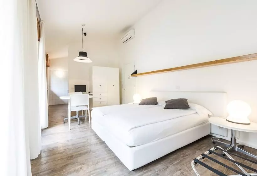 Standard studio with lake view, Torbole Apart