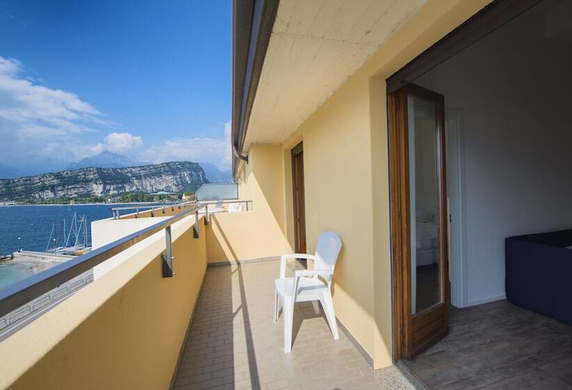 1 Bedroom Apartment Lake View, Torbole Apart
