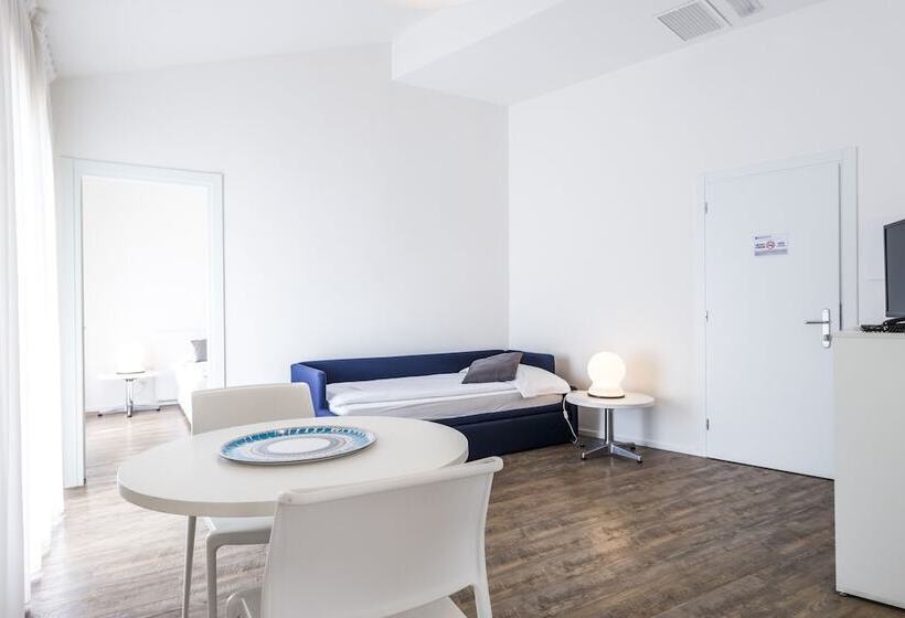 1 Bedroom Apartment Lake View, Torbole Apart