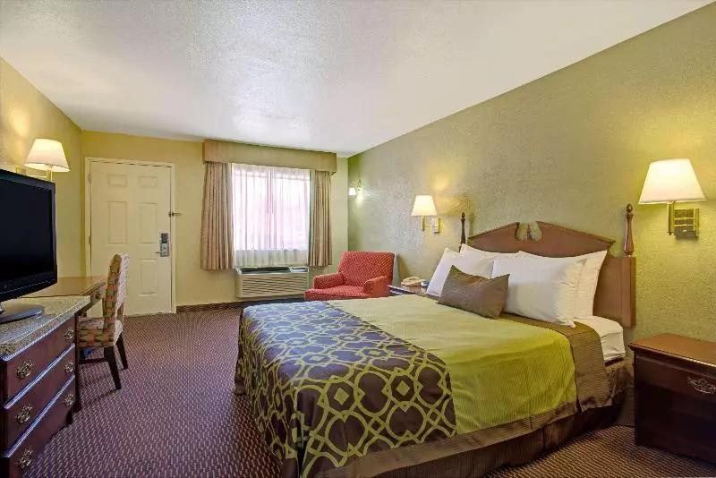 キングサイズベッドのスタンダードルーム, Travelodge By Wyndham Tucson Az