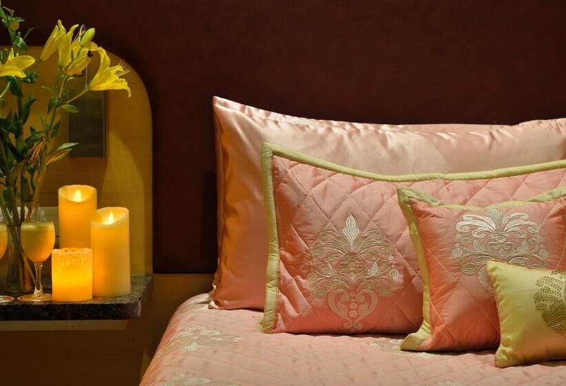 غرفة إدارية سرير ملكى, Vivanta Vadodara