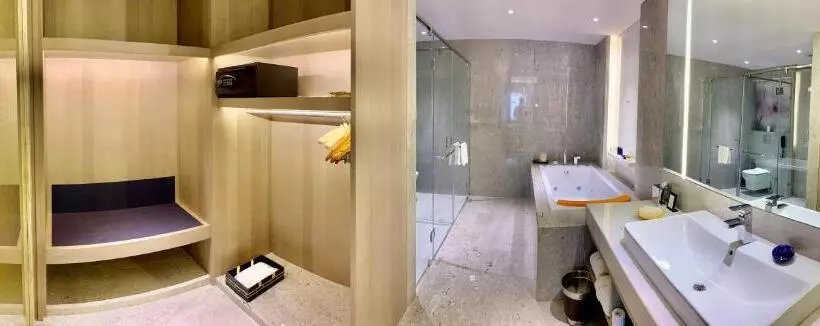 キングサイズベッドのスイートルーム, Vivanta Vadodara