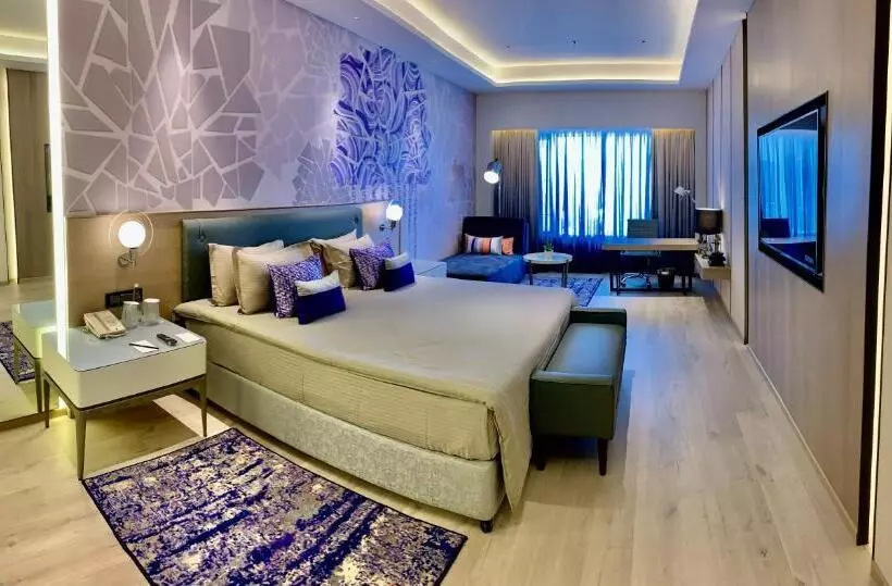 キングサイズベッドのスイートルーム, Vivanta Vadodara