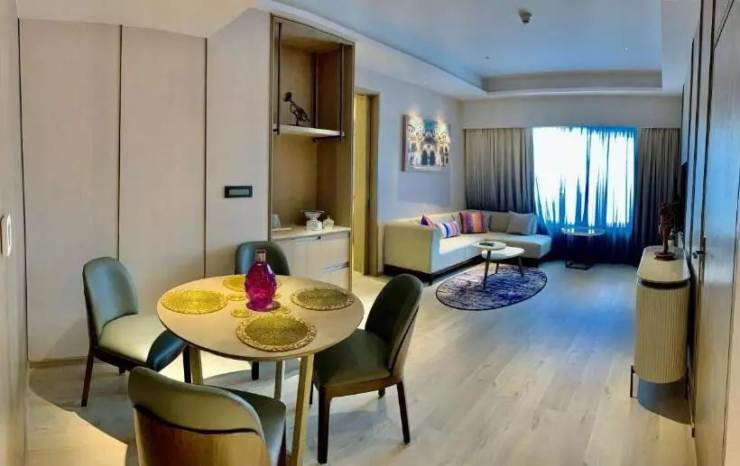 キングサイズベッドのスイートルーム, Vivanta Vadodara