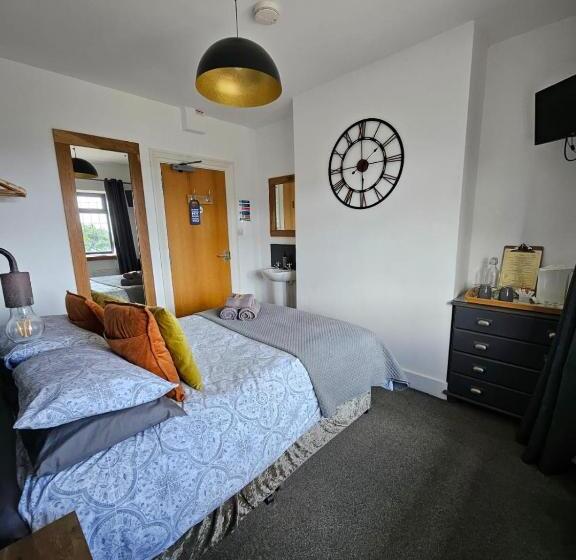 Basic Room, Widemouth Manor