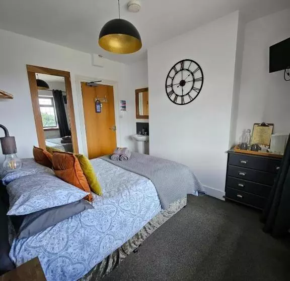 Basic Room, Widemouth Manor