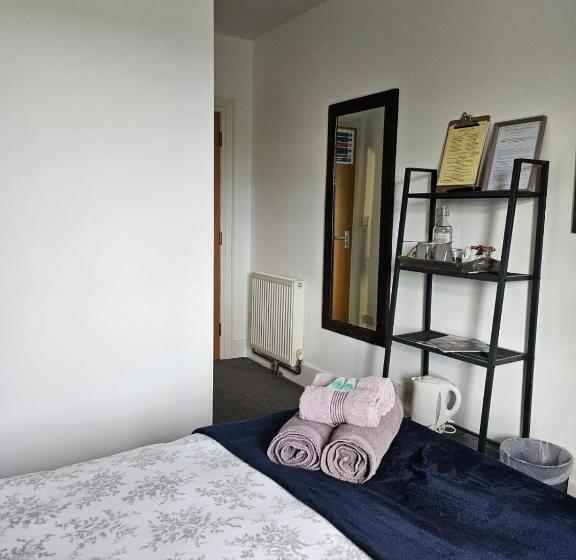 Basic Room, Widemouth Manor