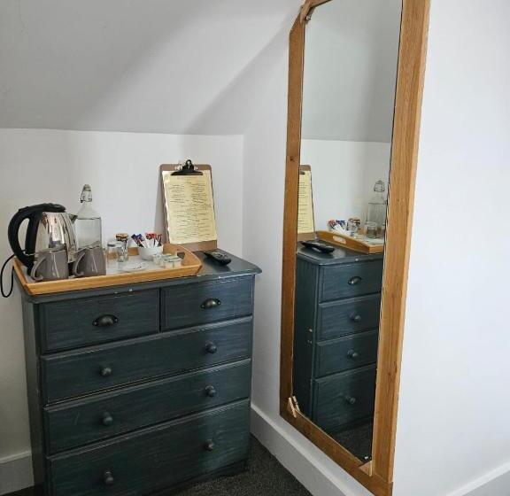 Economy Room, Widemouth Manor