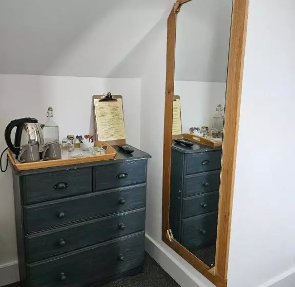Economy Room, Widemouth Manor