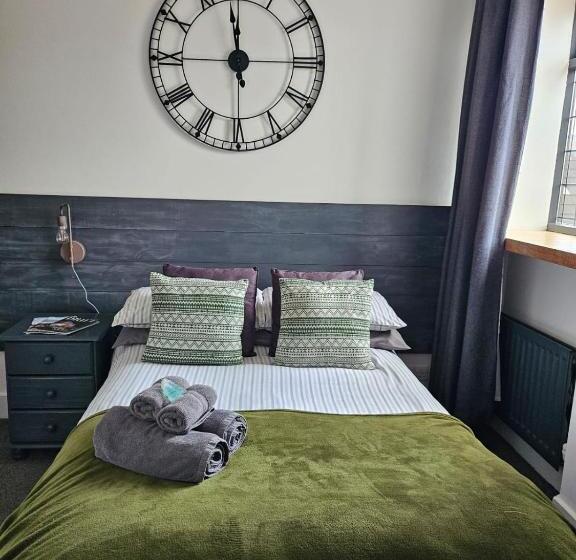 Economy Room, Widemouth Manor