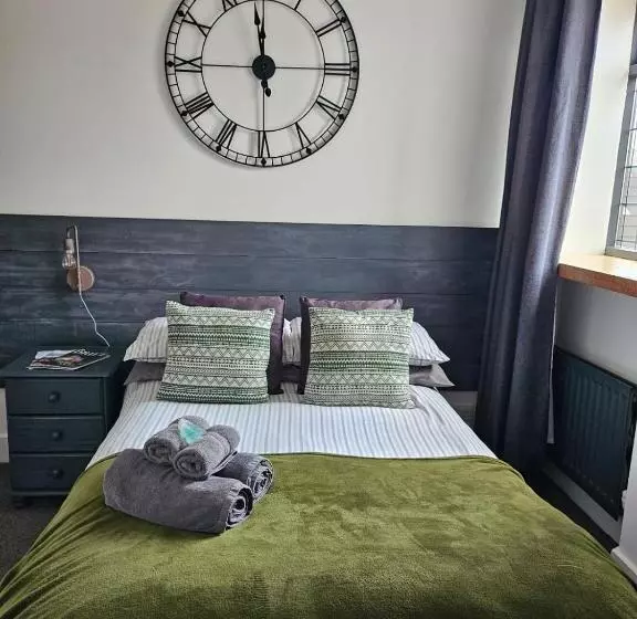 Economy Room, Widemouth Manor