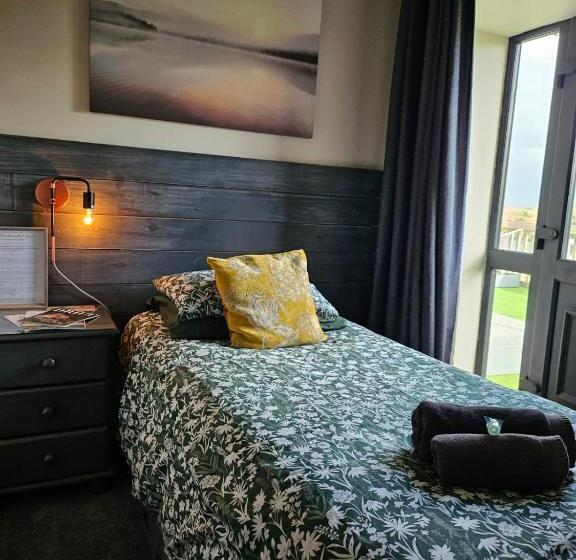 Economy Room, Widemouth Manor