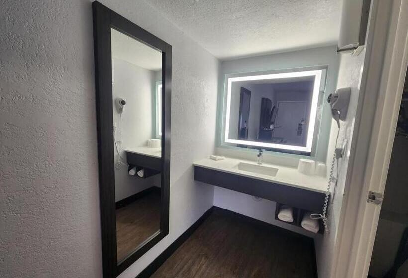 带大床的豪华间, Motel 6 Venice, Fl
