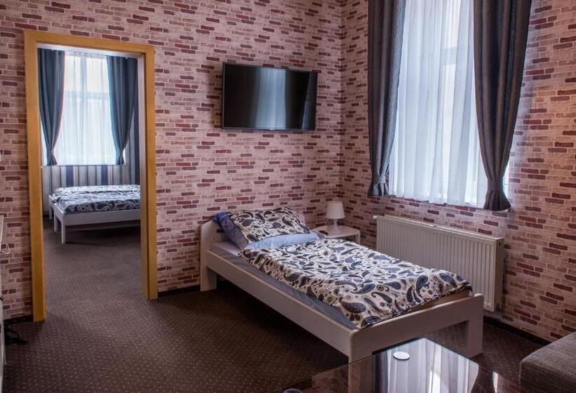 침실 2개 아파트, Restaurace Stará Lípa