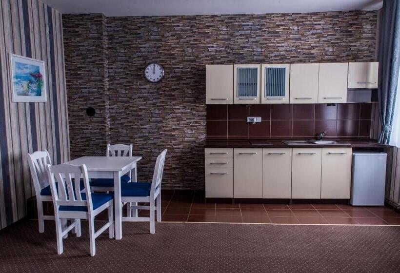 침실 2개 아파트, Restaurace Stará Lípa