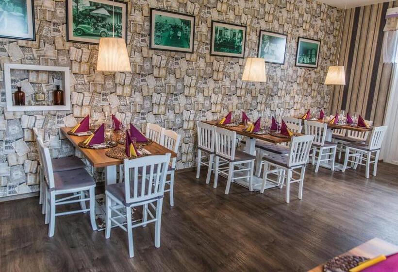 침실 2개 아파트, Restaurace Stará Lípa