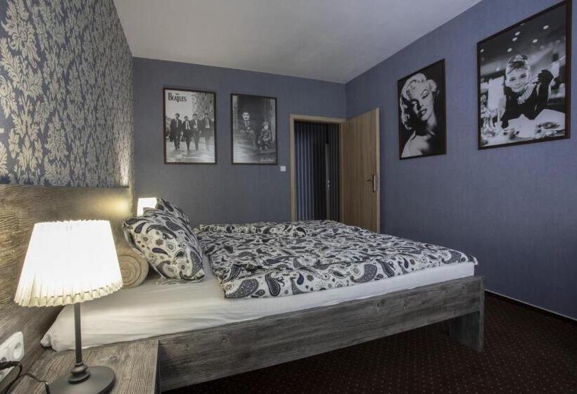 스탠다드 룸, Restaurace Stará Lípa