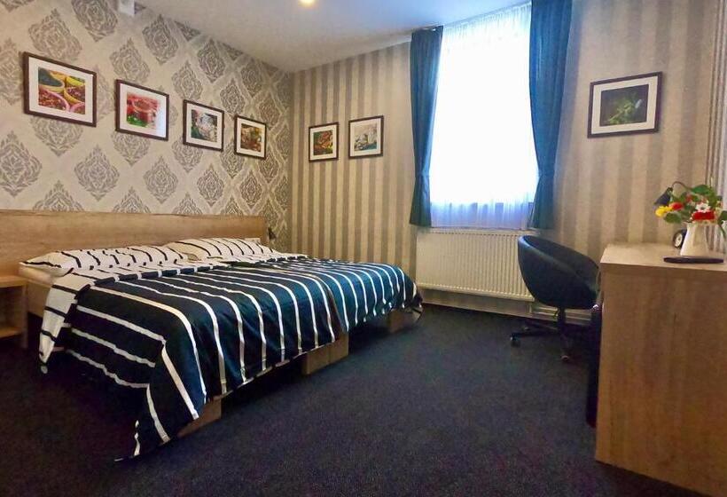 스탠다드 룸, Restaurace Stará Lípa