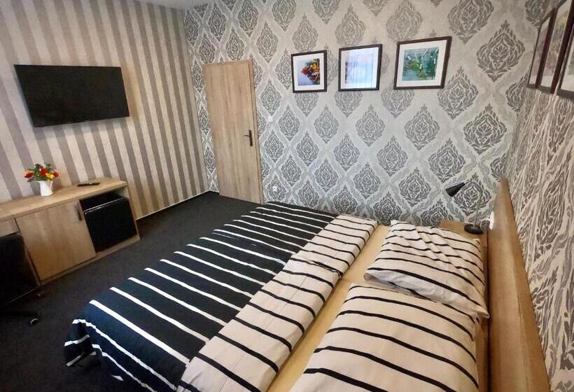 스탠다드 룸, Restaurace Stará Lípa