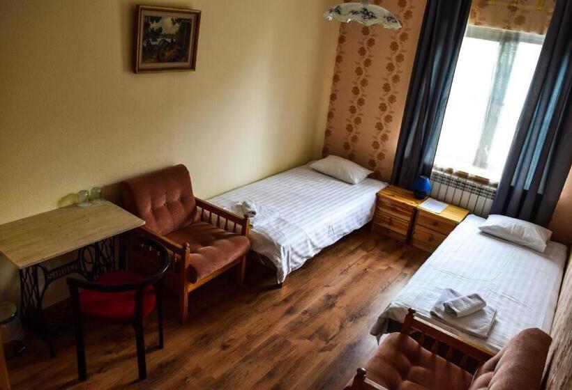 اتاق استاندارد با سرویس بهداشتی مشترک, Paide B&b