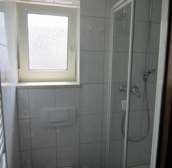 이코노미 룸, Haus Gisela