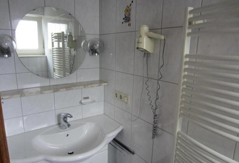 이코노미 룸, Haus Gisela