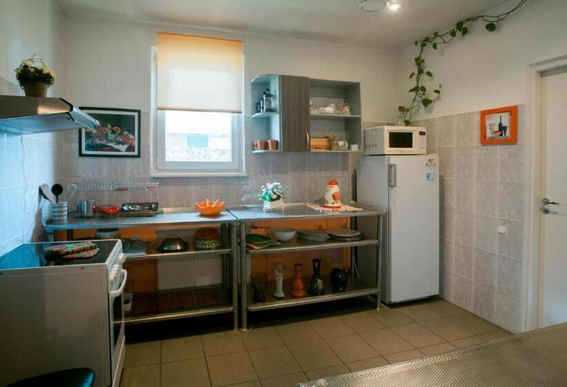 스탠다드 트리플 룸, Renau