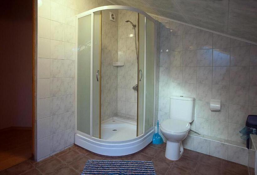 패밀리 룸, Renau