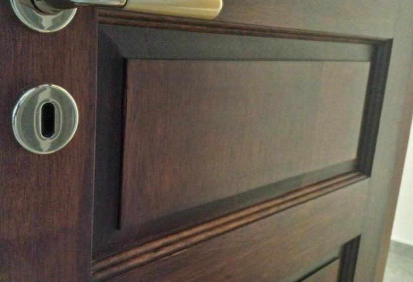 Номер Deluxe, Zembalo