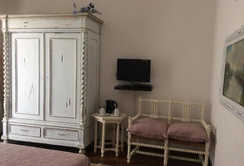 Номер Deluxe, L Acacia B&b