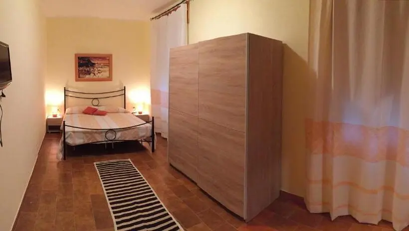 スタンダードルーム, B&b Domus De Janas