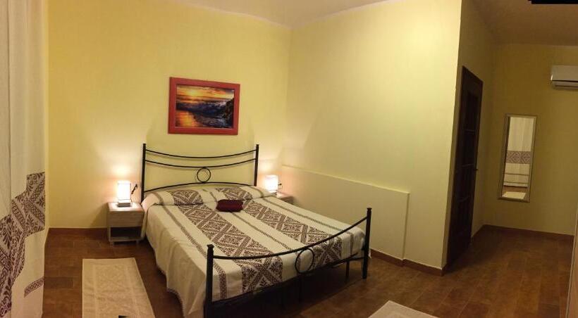 חדר סטנדרט לשלושה, B&b Domus De Janas