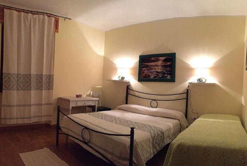 חדר סטנדרט לשלושה, B&b Domus De Janas